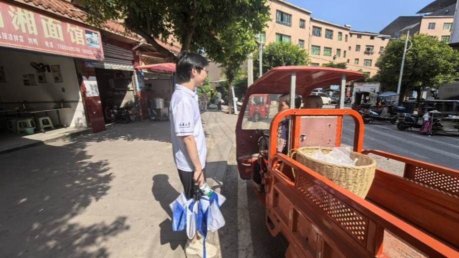 图片包含 户外, 建筑, 男人, 卡车AI 生成的内容可能不正确。 图片包含 户外, 建筑, 男人, 卡车AI 生成的内容可能不正确。